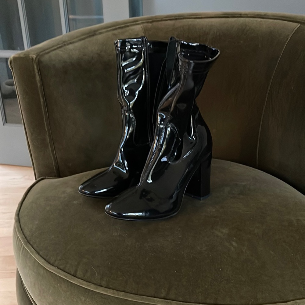 Kenneth Cole black label patent booties size 37.5